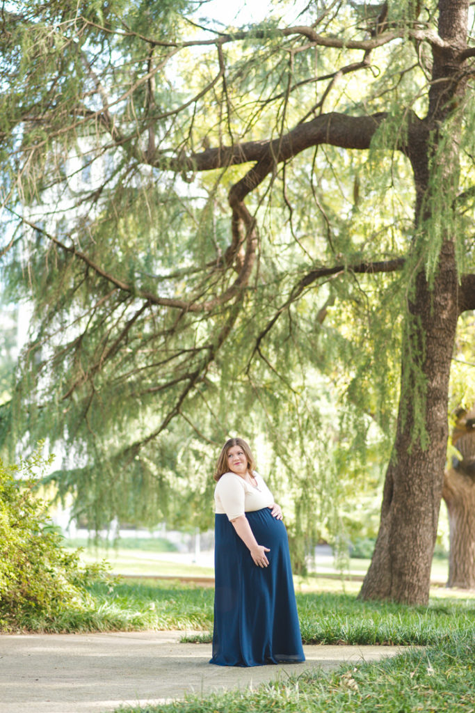 fall-maternity-photos-with-older-sibling_13