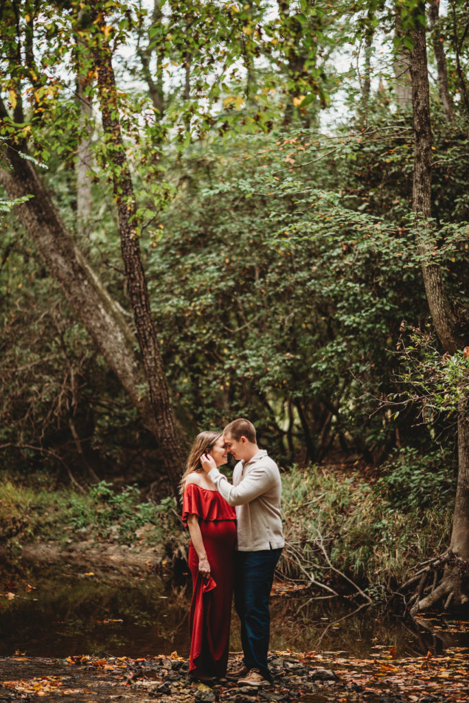 romantic wooded maternity photos